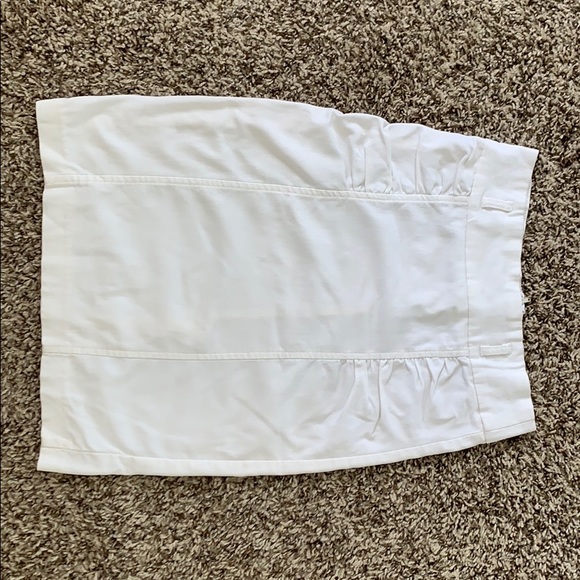 Dresses & Skirts - White stretchy skirt right above the knee